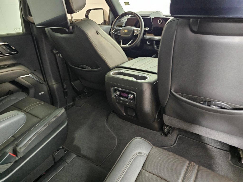 Used 2025 Chevrolet Suburban High Country AWD/4WD image 15
