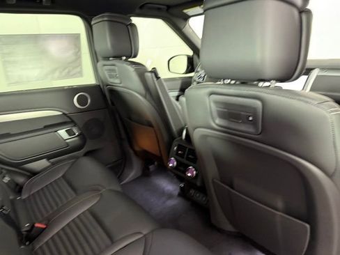 Certified 2025 Land Rover Discovery Dynamic SE image 28