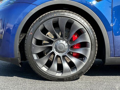 Used 2022 Tesla Model Y Performance image 12