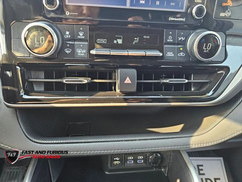 Used 2022 Toyota Highlander L AWD/4WD image 27