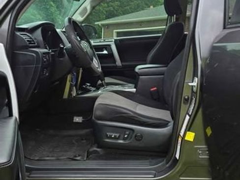 Used 2016 Toyota 4Runner SR5 AWD/4WD image 5