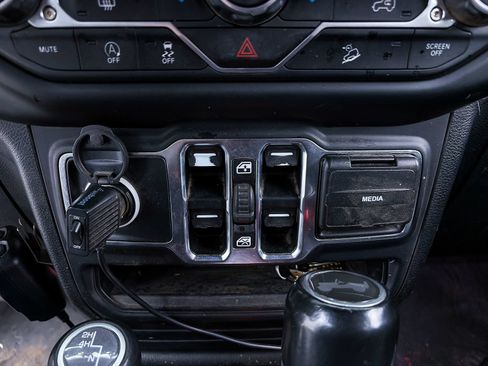 Used 2020 Jeep Wrangler Unlimited Sahara AWD/4WD image 16