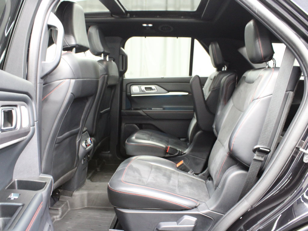 Used 2025 Ford Explorer ST AWD/4WD image 13