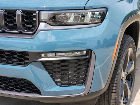 New 2026 Jeep Grand Cherokee Limited RWD image 6