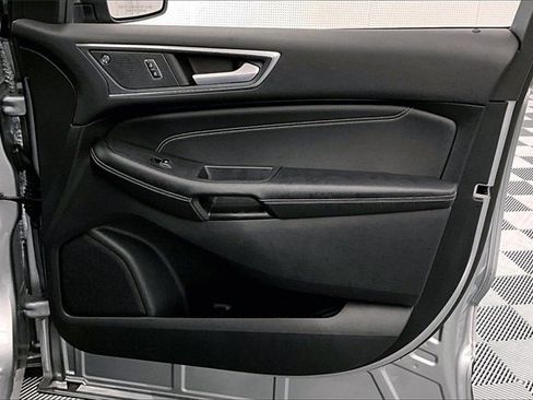 Used 2024 Ford Edge Titanium image 18