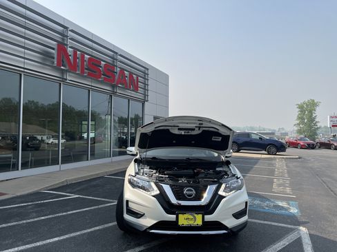 Used 2020 Nissan Rogue SV AWD/4WD image 17