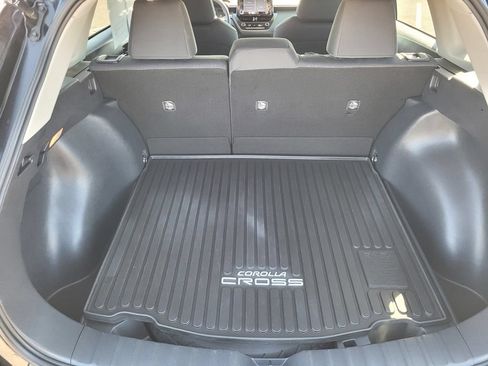 Used 2022 Toyota Corolla Cross LE w/ Black Badges Package (TMS) AWD/4WD image 8
