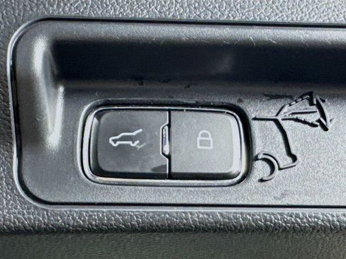 Used 2021 Ford Explorer Limited w/ Equipment Group 301A image 32