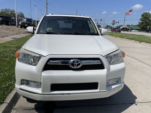 Used 2013 Toyota 4Runner SR5 w/ Premium Pkg image 2
