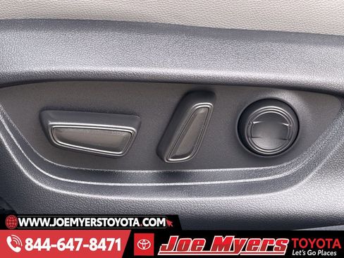 Used 2025 Toyota Camry SE w/ Multimedia Upgrade Package image 28