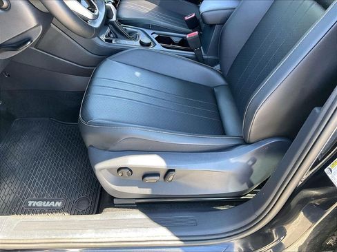 Used 2024 Volkswagen Tiguan SE AWD/4WD image 33