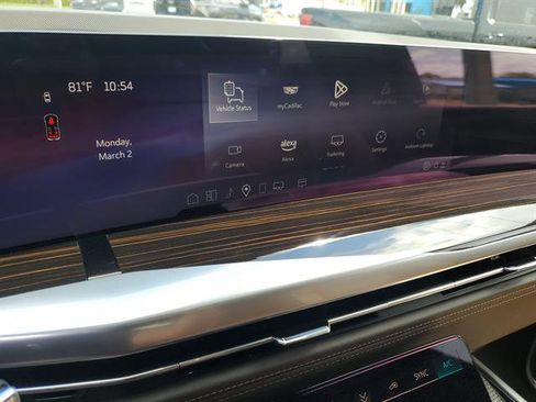 Certified 2025 Cadillac Escalade Premium Luxury image 62