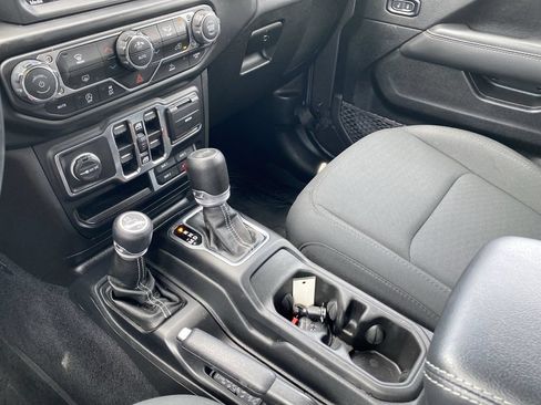 Used 2022 Jeep Wrangler Unlimited Sahara AWD/4WD image 24