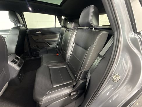 Used 2021 Volkswagen Atlas Cross Sport SEL R-Line image 25