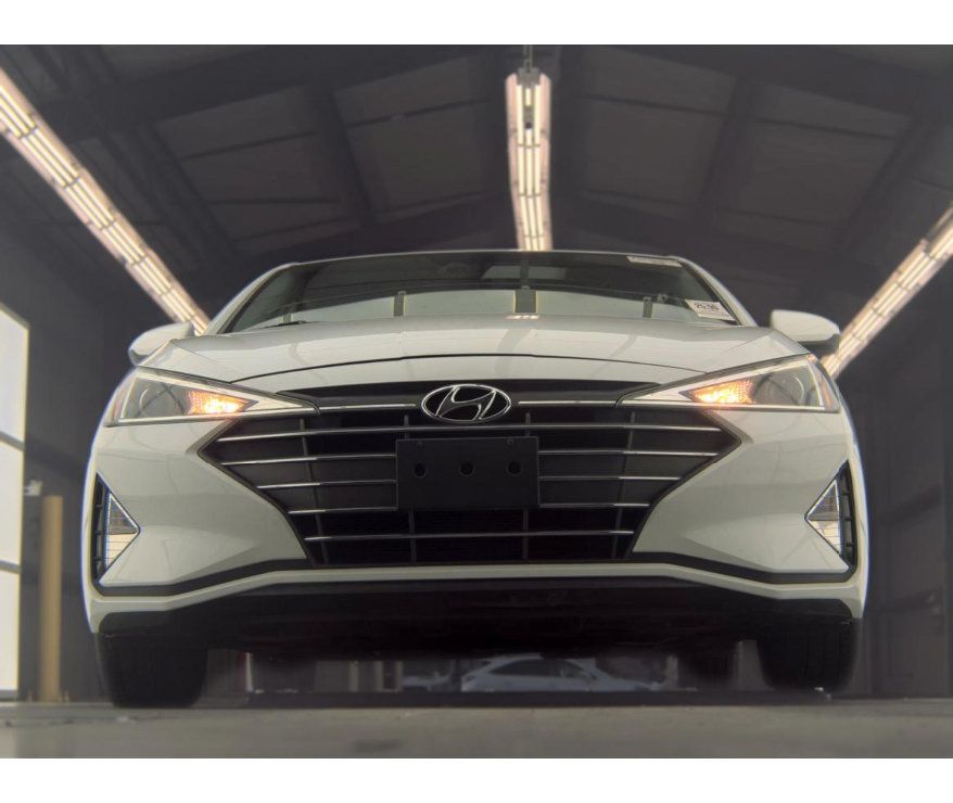 Used 2020 Hyundai Elantra SE w/ Cargo Package (C1) FWD image 3
