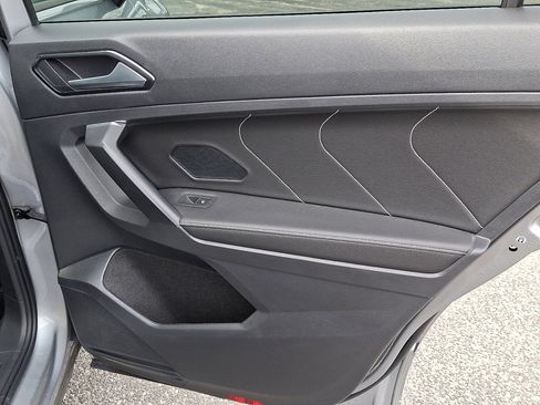 Used 2023 Volkswagen Tiguan SE R-Line image 13