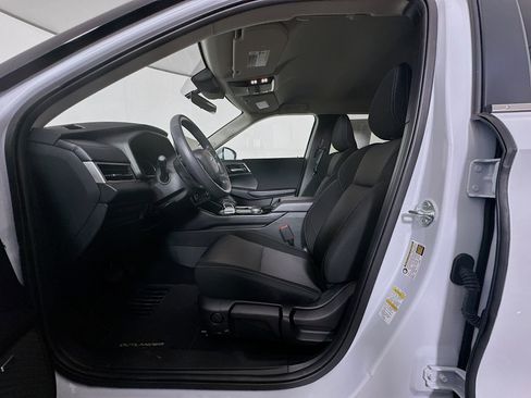 Used 2025 Mitsubishi Outlander ES AWD/4WD image 13