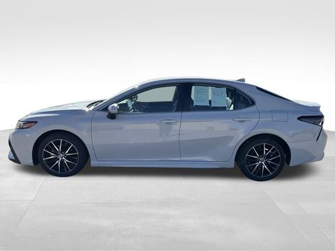 Used 2024 Toyota Camry SE image 4