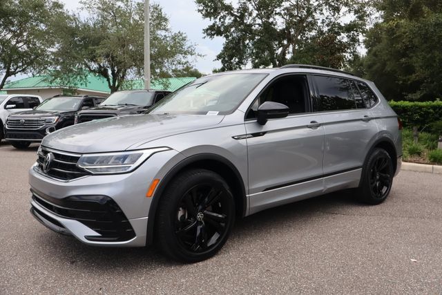 Certified 2023 Volkswagen Tiguan SE R-Line FWD image 4
