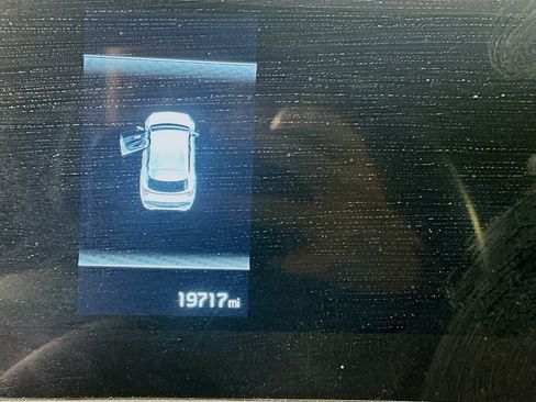 Used 2024 Kia Sportage EX image 19