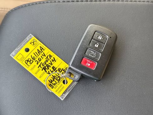 Used 2014 Toyota RAV4 Limited w/ Technology Package FWD image 29