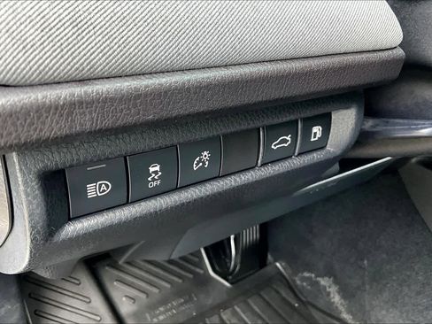 Used 2025 Toyota Camry LE AWD/4WD image 32