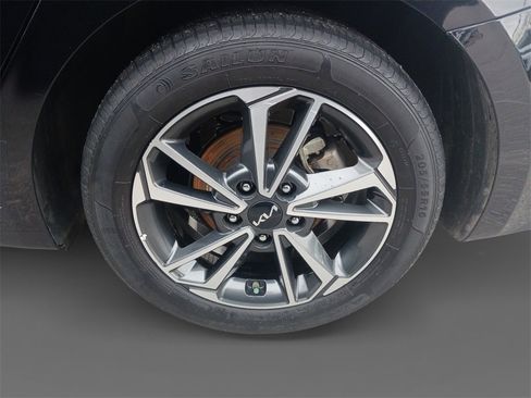 Used 2023 Kia Forte LXS w/ LXS Technology Package image 8