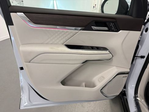 New 2026 GMC Acadia Denali w/ Super Cruise Package FWD image 11