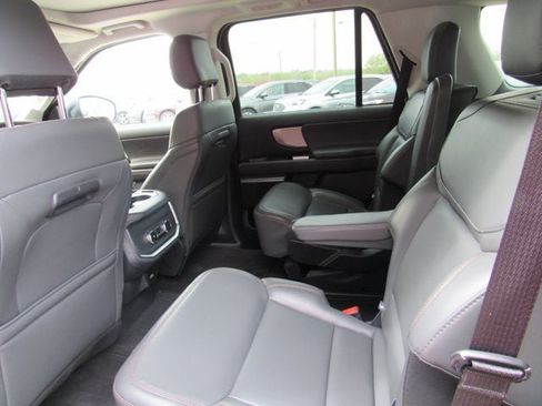 Used 2025 Ford Expedition Active AWD/4WD image 35