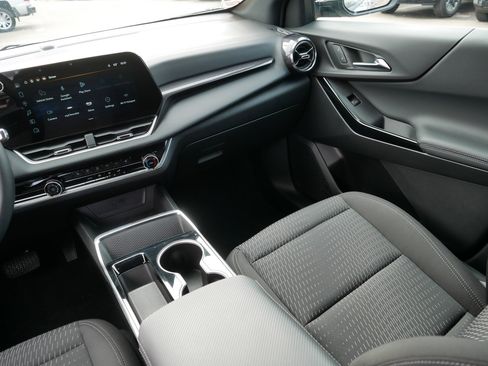 Used 2025 Chevrolet Equinox LT image 11