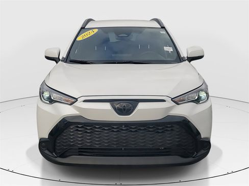 Used 2024 Toyota Corolla Cross SE image 2