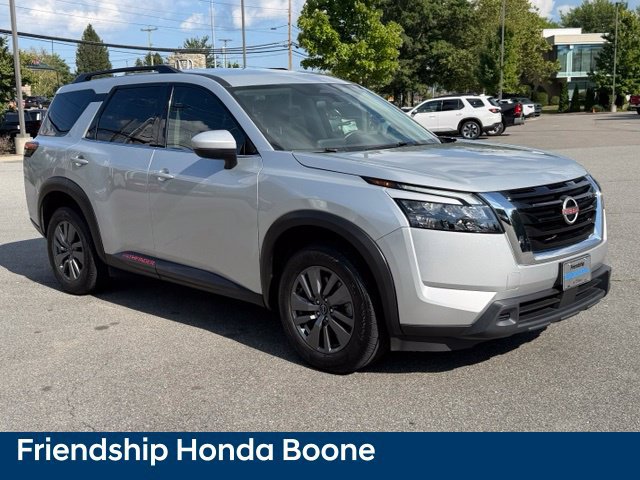 Used 2024 Nissan Pathfinder SV AWD/4WD image 3