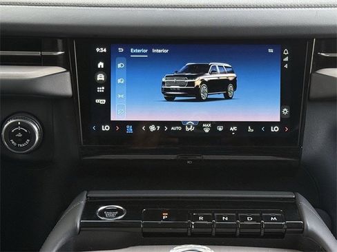 Used 2025 Lincoln Navigator Reserve image 16