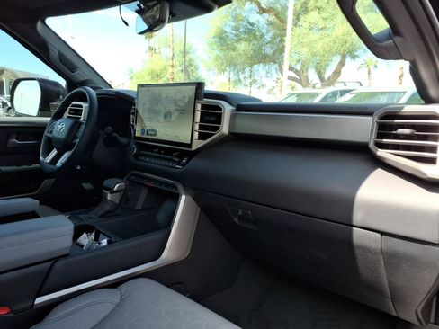 Used 2025 Toyota Tundra Limited AWD/4WD image 11