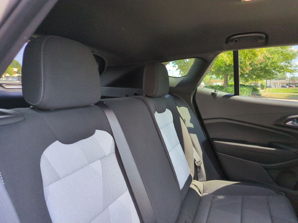 Used 2025 Chevrolet Trax RS w/ Driver Confidence Package FWD image 28