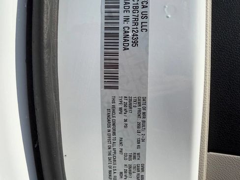 Used 2024 Chrysler Pacifica Touring-L FWD image 19
