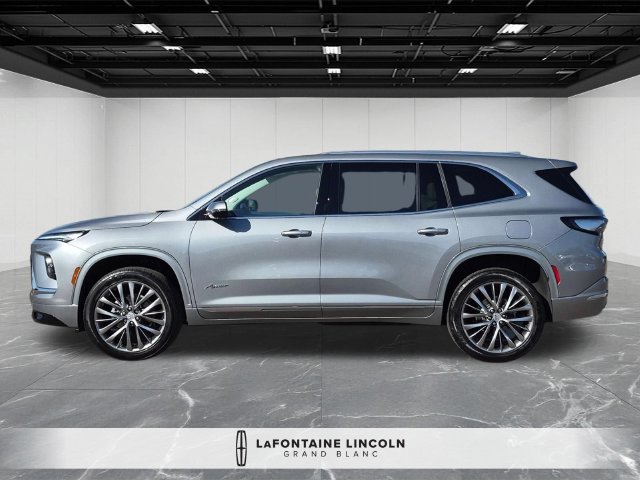 Used 2025 Buick Enclave Avenir AWD/4WD image 2