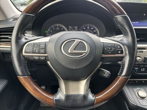 Used 2016 Lexus ES 350 w/ Premium Package w/Wood Trim FWD image 8