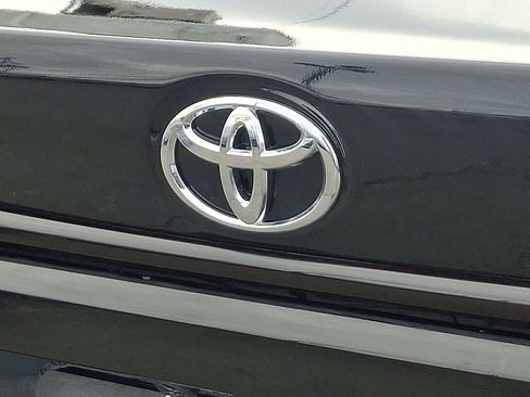 Used 2024 Toyota Corolla LE FWD image 31