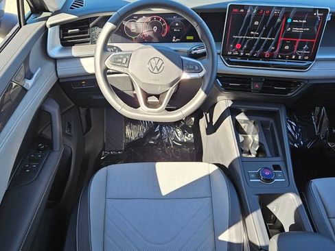 New 2026 Volkswagen Tiguan SE FWD image 7