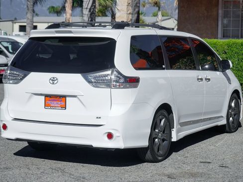 Used 2016 Toyota Sienna SE image 12