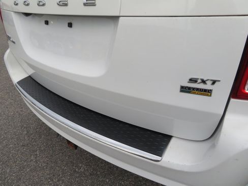Used 2018 Dodge Grand Caravan SXT image 4