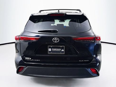 Used 2023 Toyota Highlander XLE AWD/4WD image 6