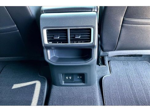 Used 2024 Volkswagen Atlas Cross Sport SE FWD image 13