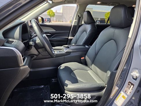 Used 2025 Toyota Grand Highlander AWD image 9