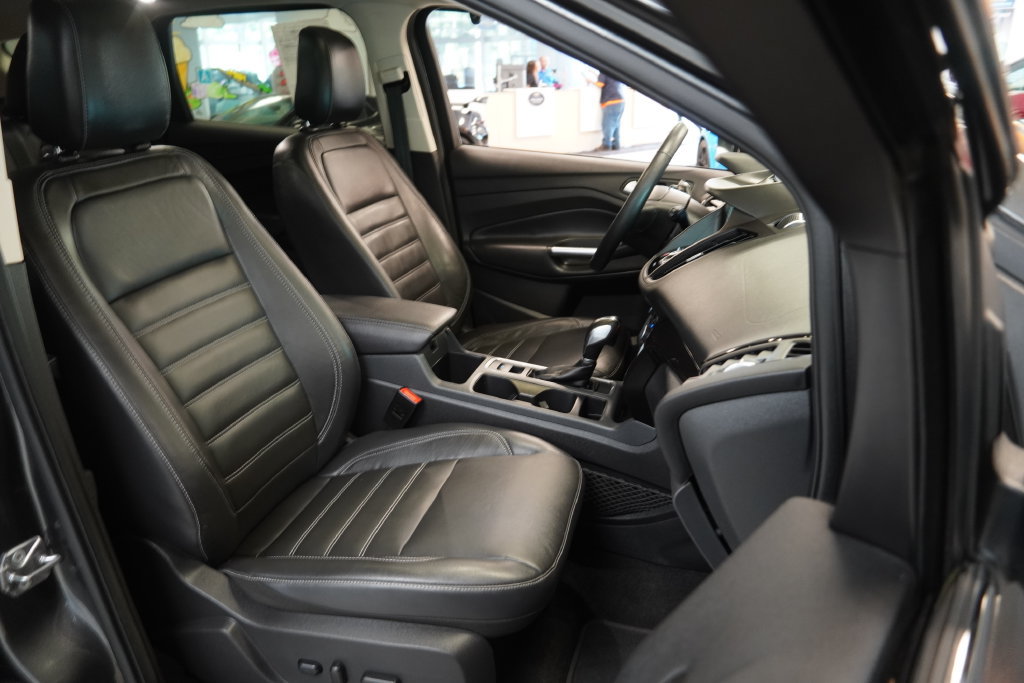 Used 2018 Ford Escape Titanium w/ Ford Safe & Smart Package AWD/4WD image 36