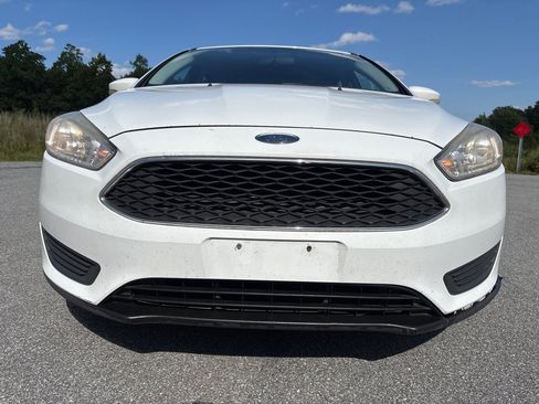 Used 2017 Ford Focus SE FWD image 8