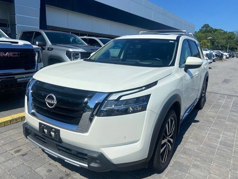 Used 2023 Nissan Pathfinder Platinum w/ Cargo Package AWD/4WD image 3