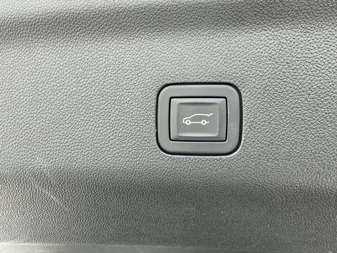 Used 2025 Chevrolet Tahoe LT image 19