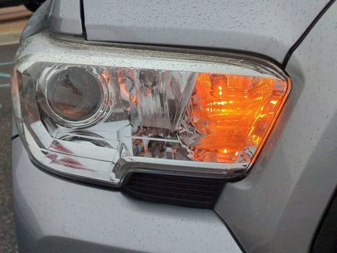 Used 2019 Toyota Tacoma SR w/ SR Convenience Package image 10